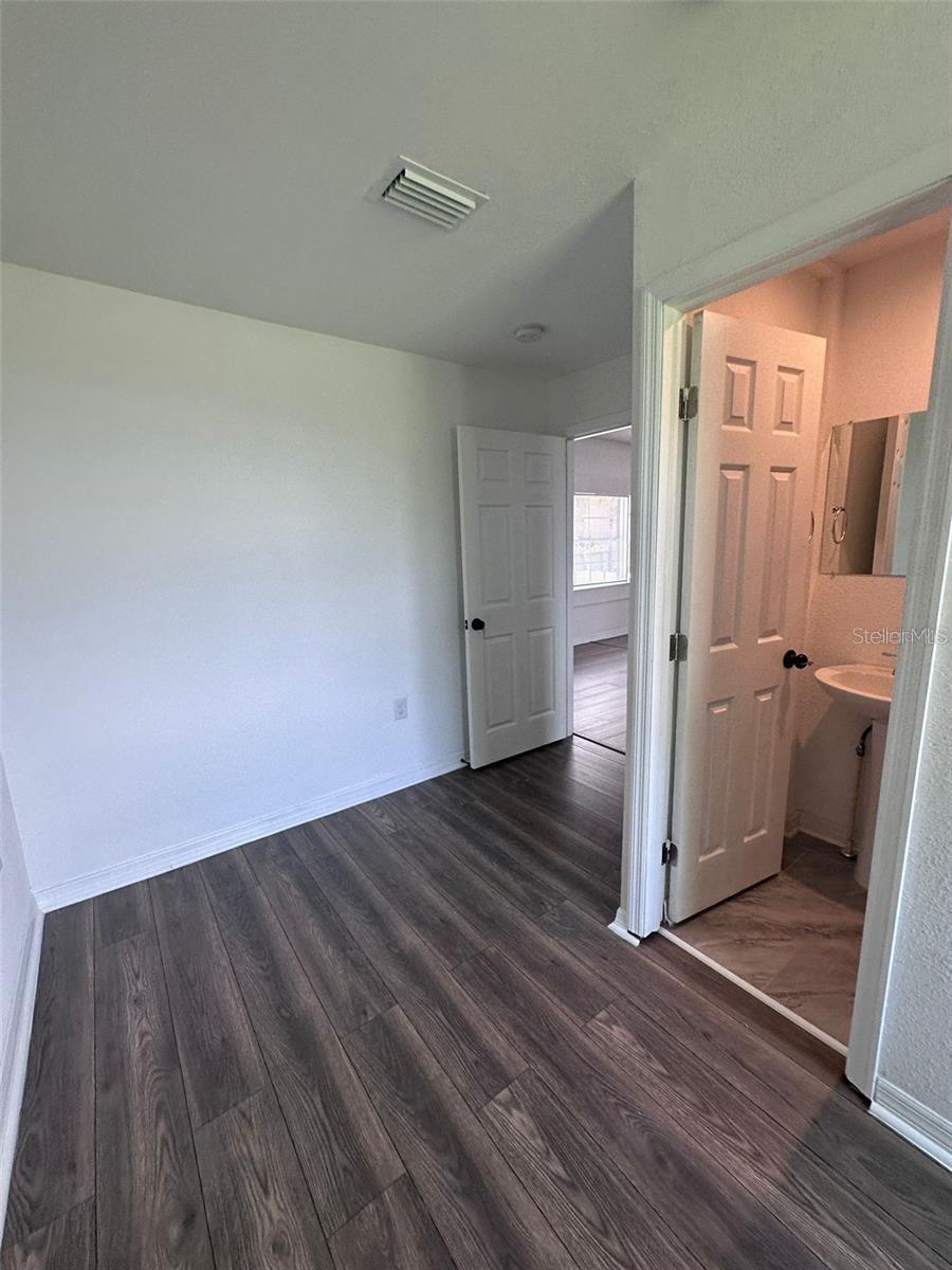 Image 19 of 27 For 410 Arroyo Lane