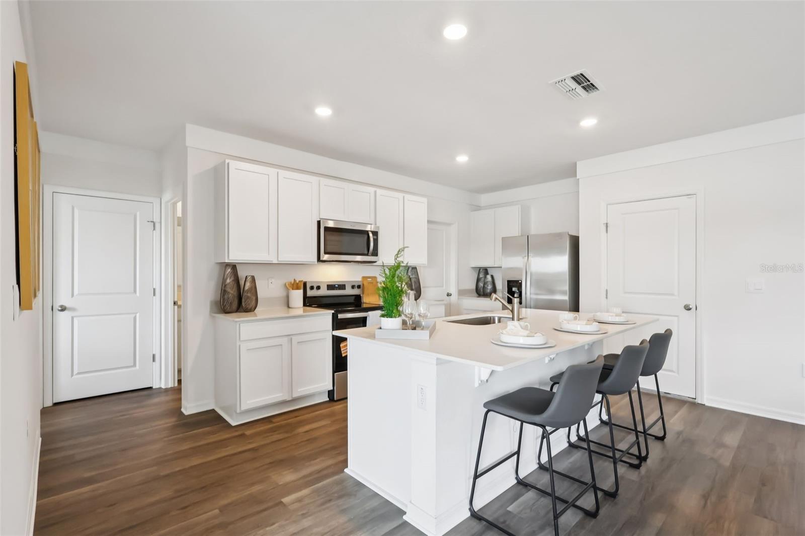 Image 10 of 33 For 798 Ambleside Drive