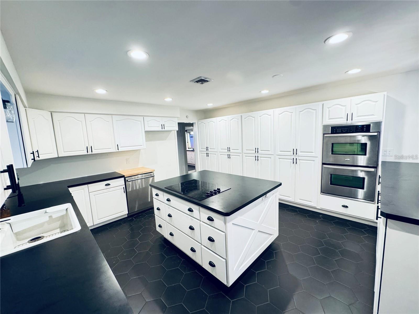 Image 10 of 26 For 2022 Edgewood Road