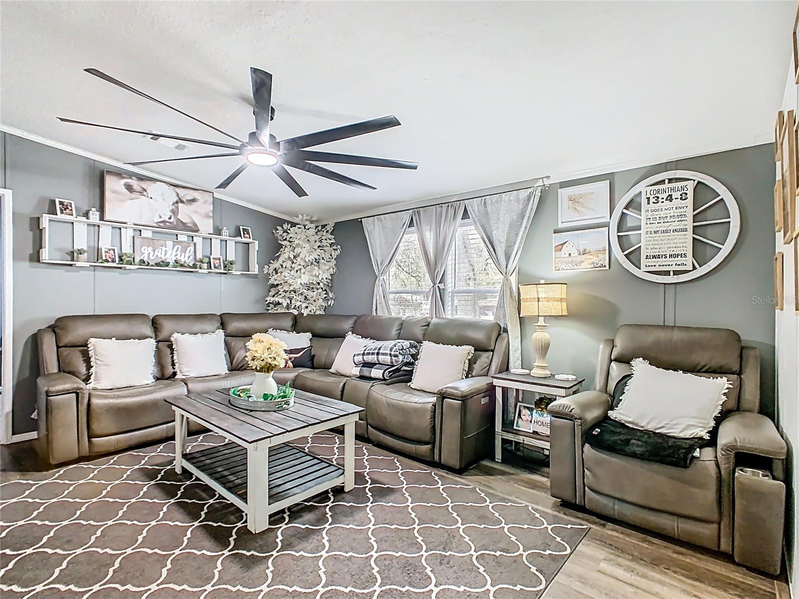 Image 15 of 35 For 214 Grove Ridge Drive