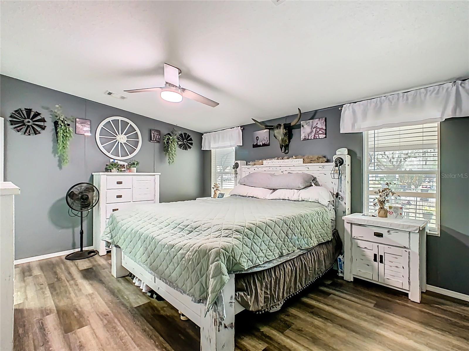 Image 18 of 35 For 214 Grove Ridge Drive