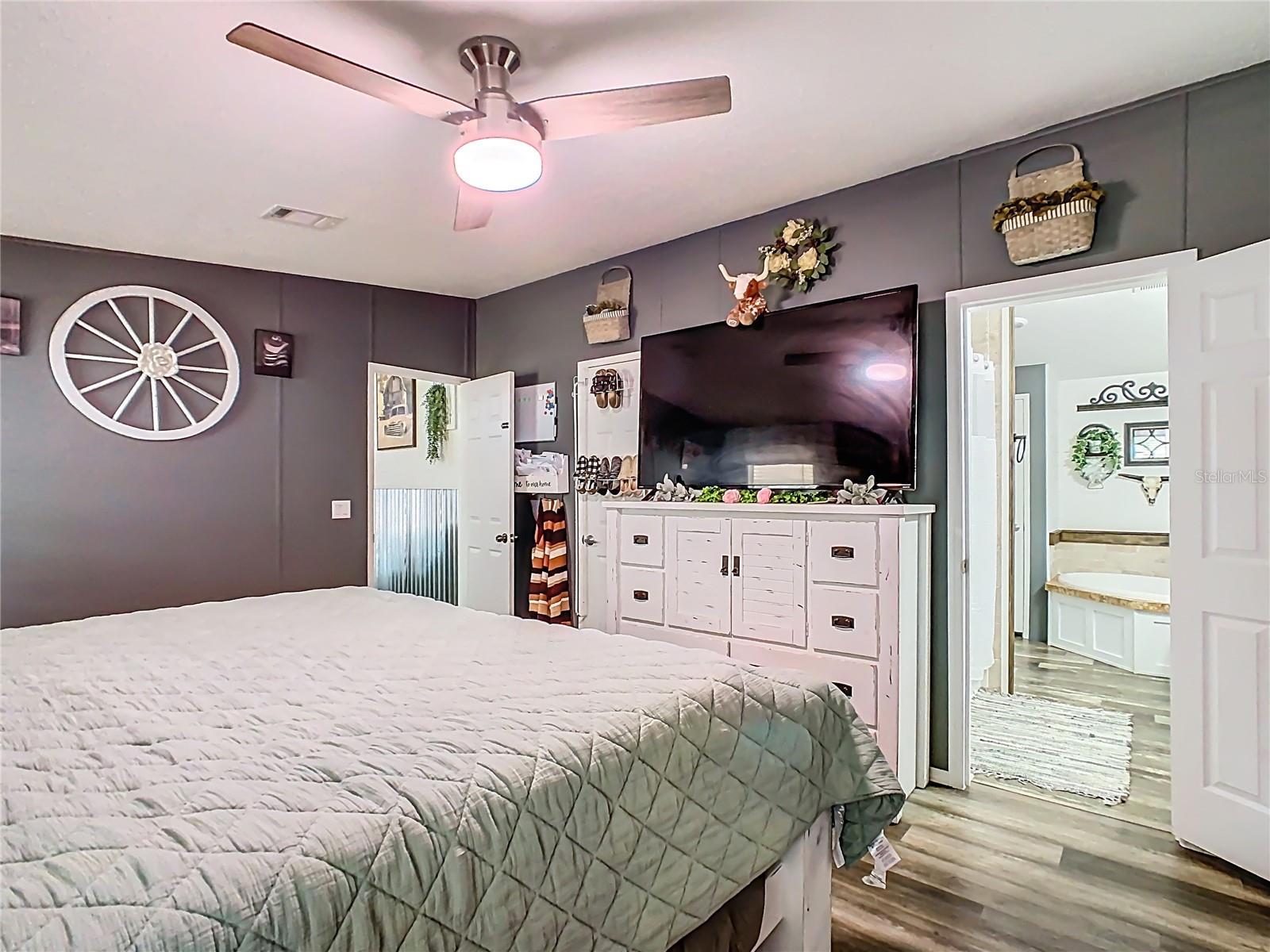 Image 20 of 35 For 214 Grove Ridge Drive