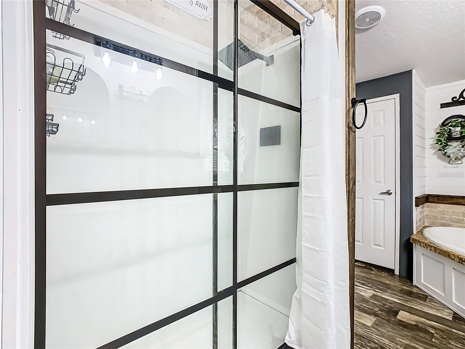 Image 22 of 35 For 214 Grove Ridge Drive