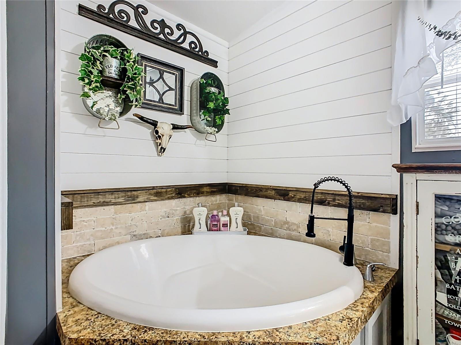 Image 23 of 35 For 214 Grove Ridge Drive