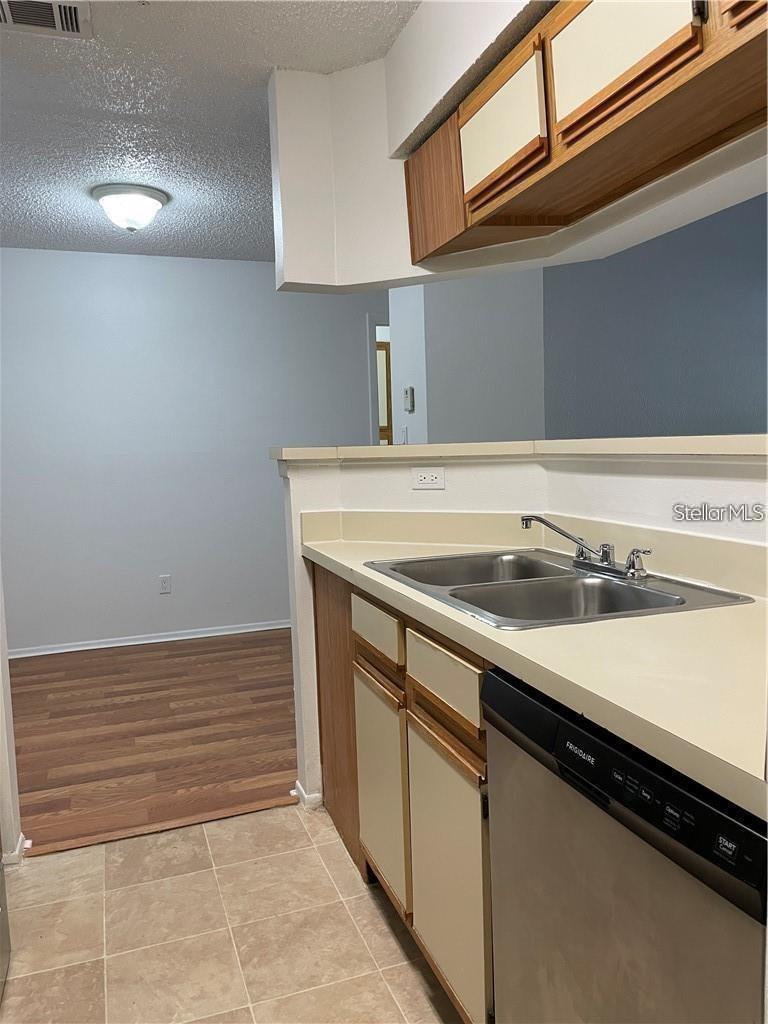 Image 7 of 36 For 246 Afton Square 105