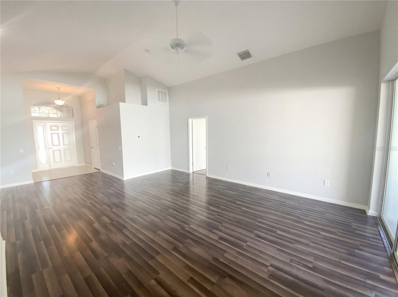 Image 3 of 25 For 13825 Royston Bend