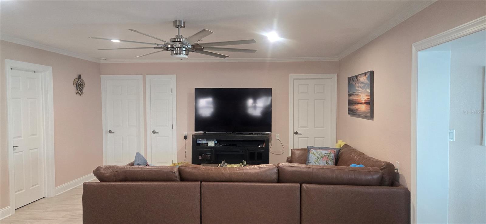 Image 9 of 21 For 538 Crystal Drive