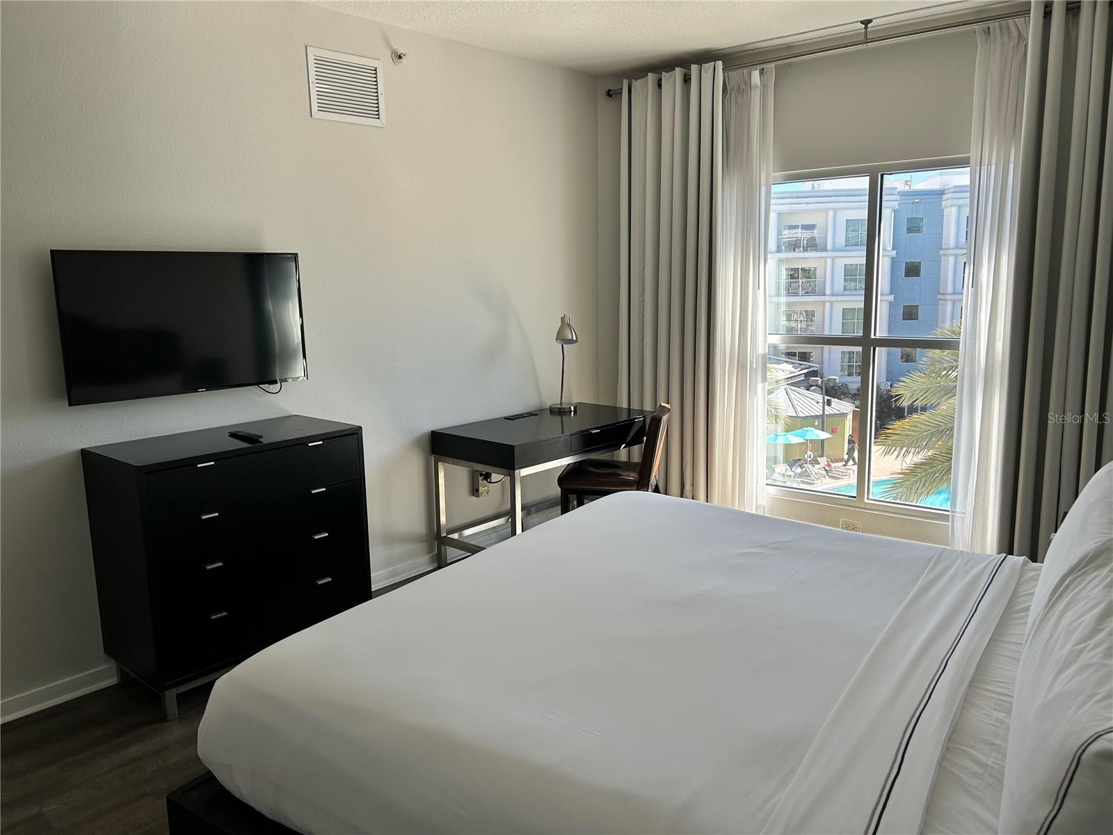 Image 7 of 17 For 225 Celebration Place 446