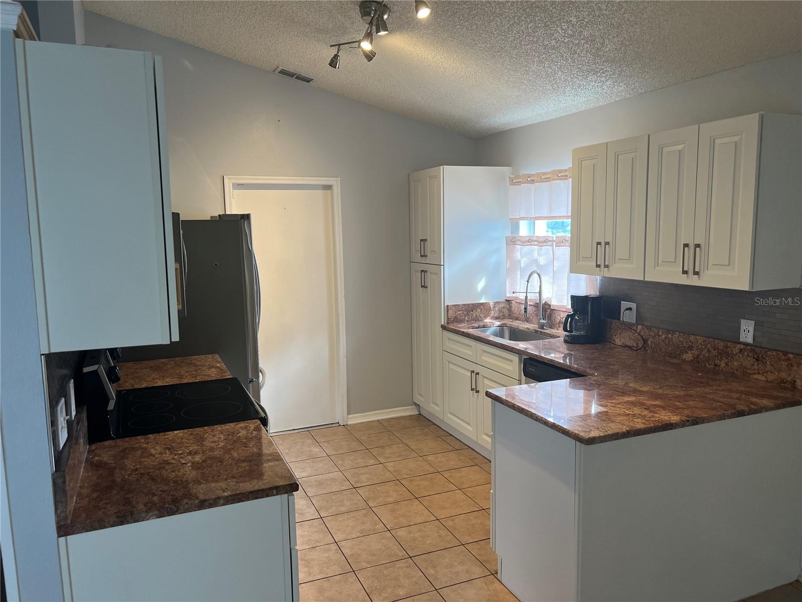 Image 11 of 16 For 11862 Hullbridge Court