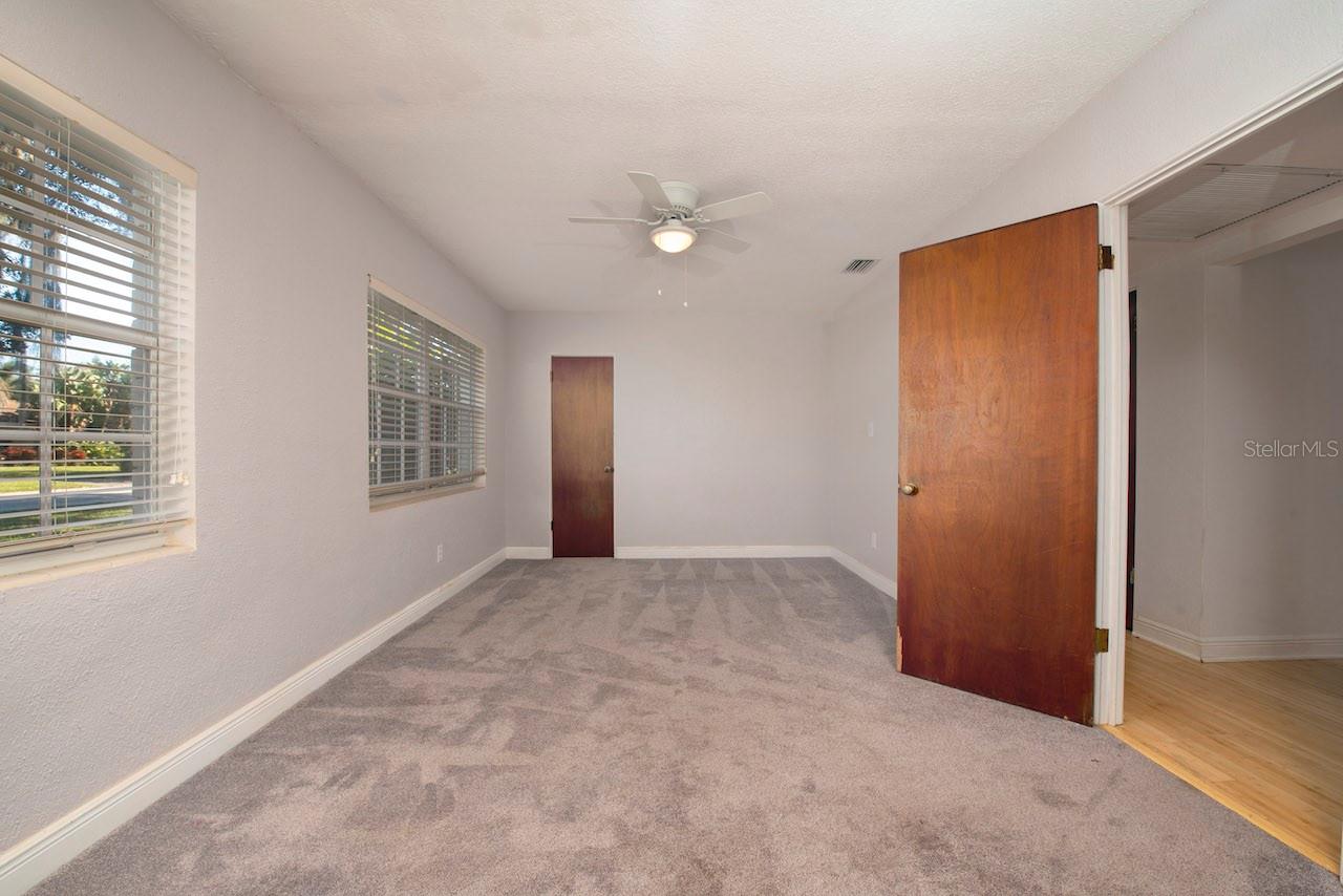 Image 10 of 29 For 640 Roberta Avenue