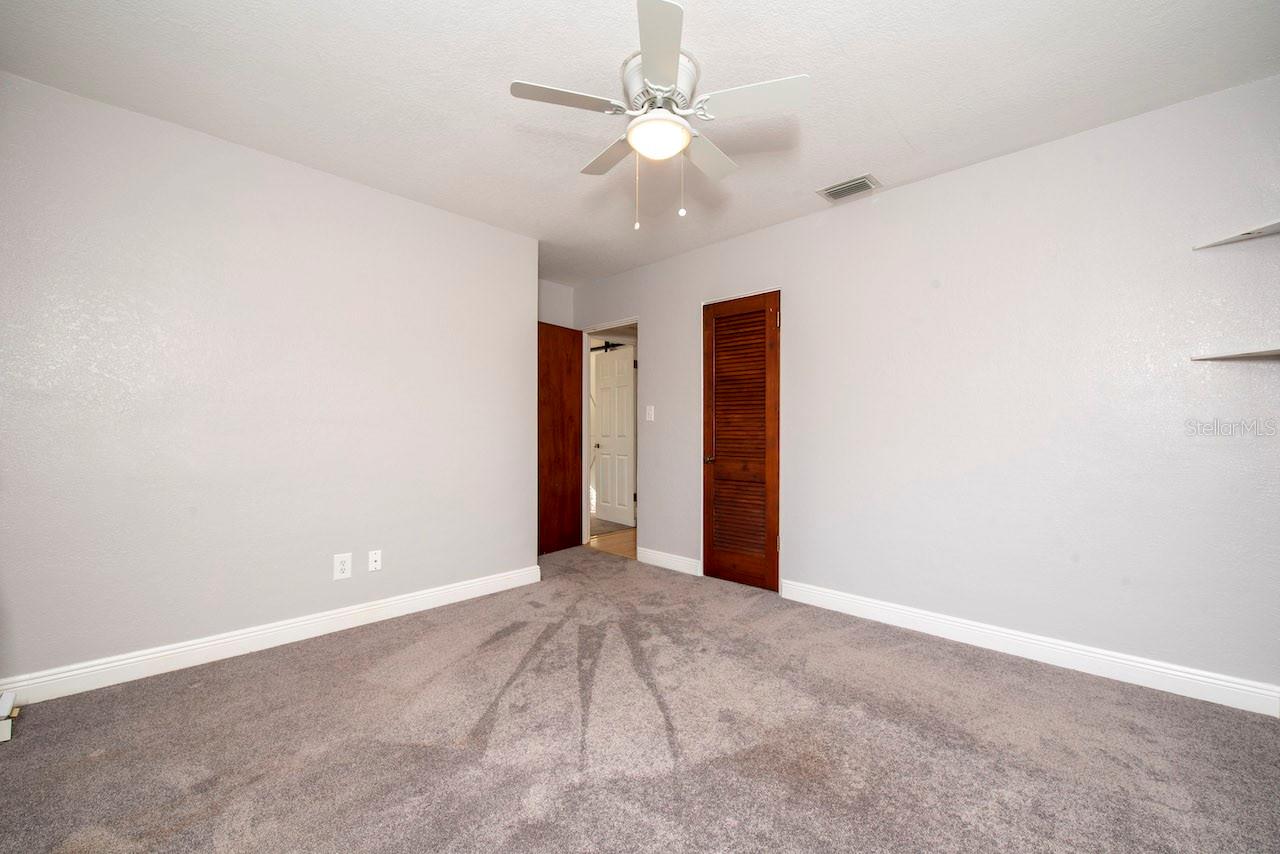 Image 16 of 29 For 640 Roberta Avenue