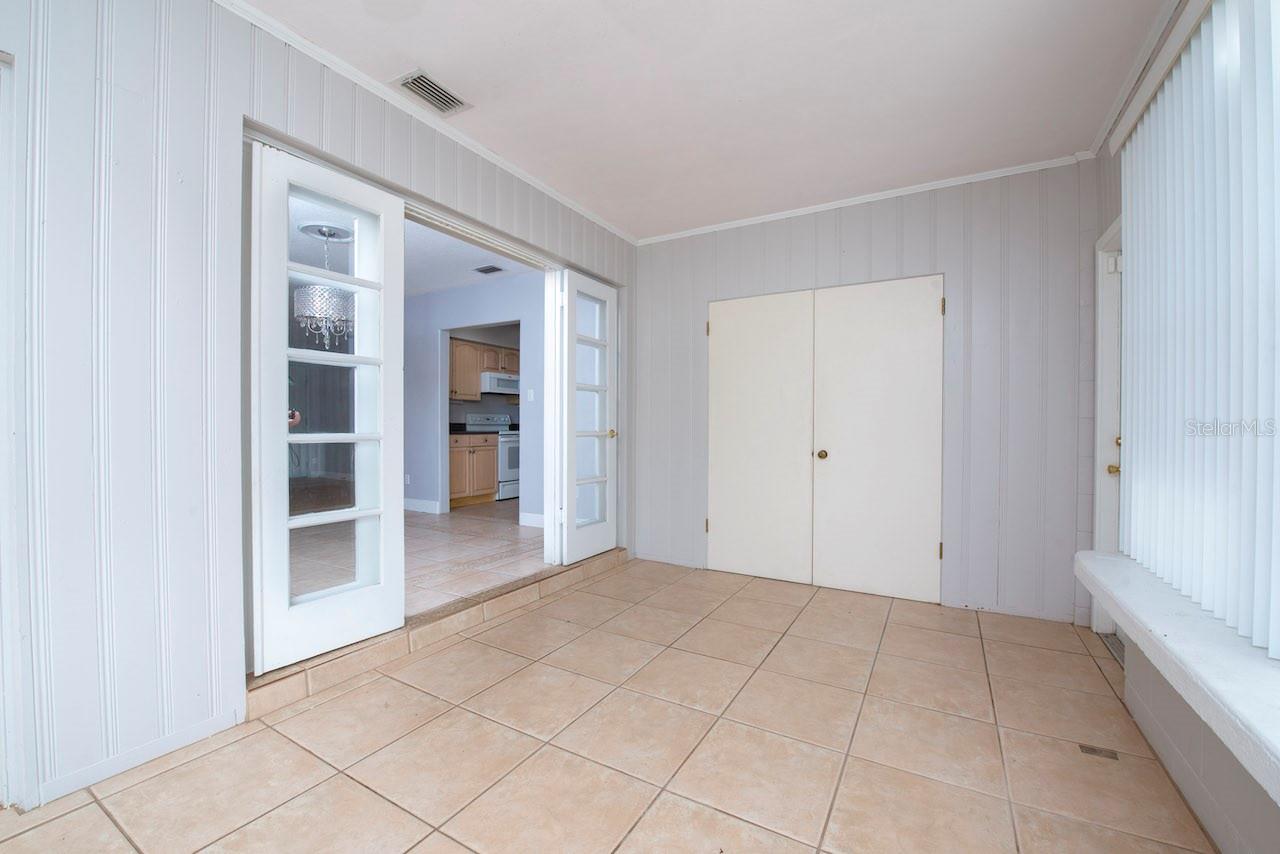 Image 24 of 29 For 640 Roberta Avenue