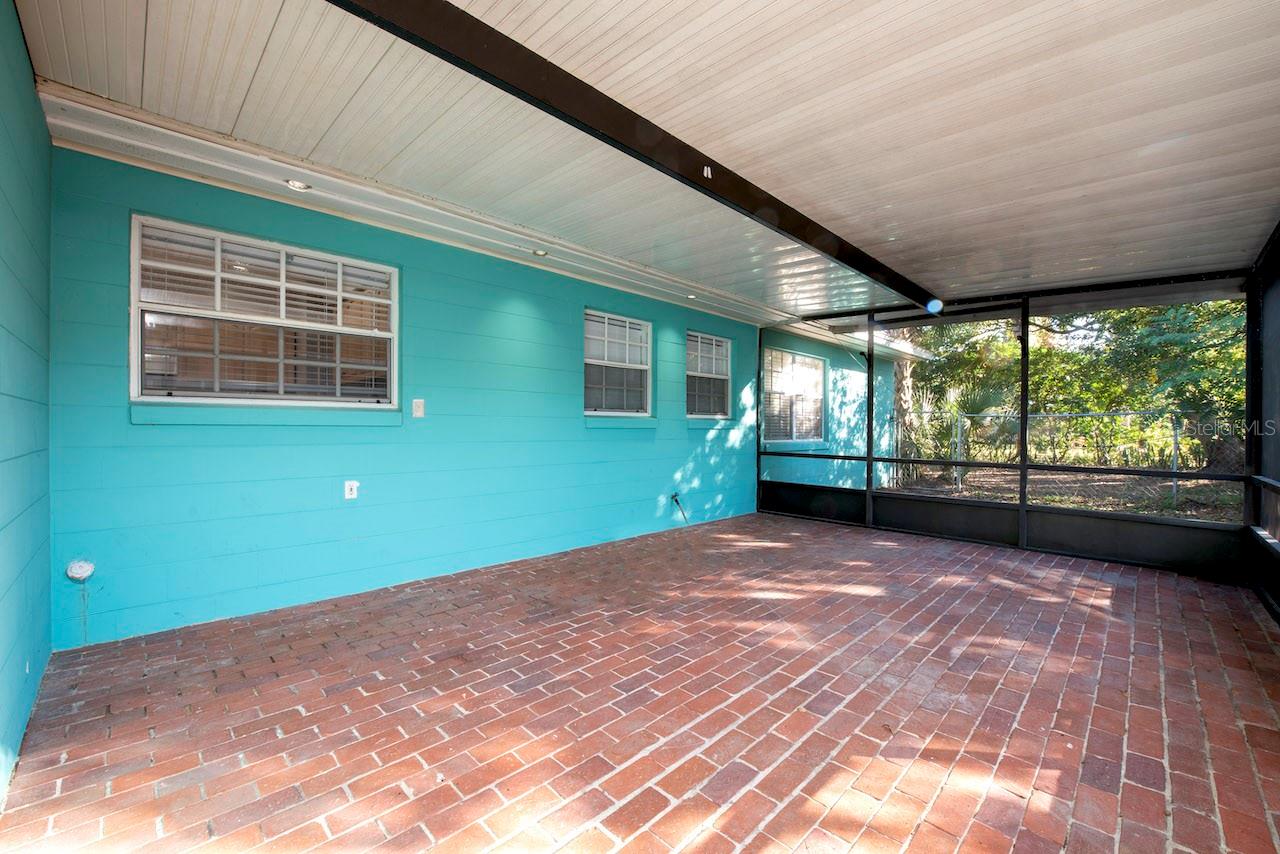 Image 26 of 29 For 640 Roberta Avenue