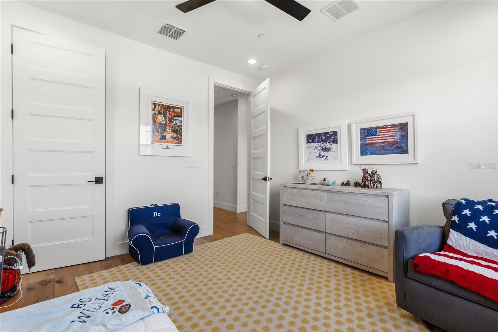 Image 43 of 61 For 68 Park Avenue