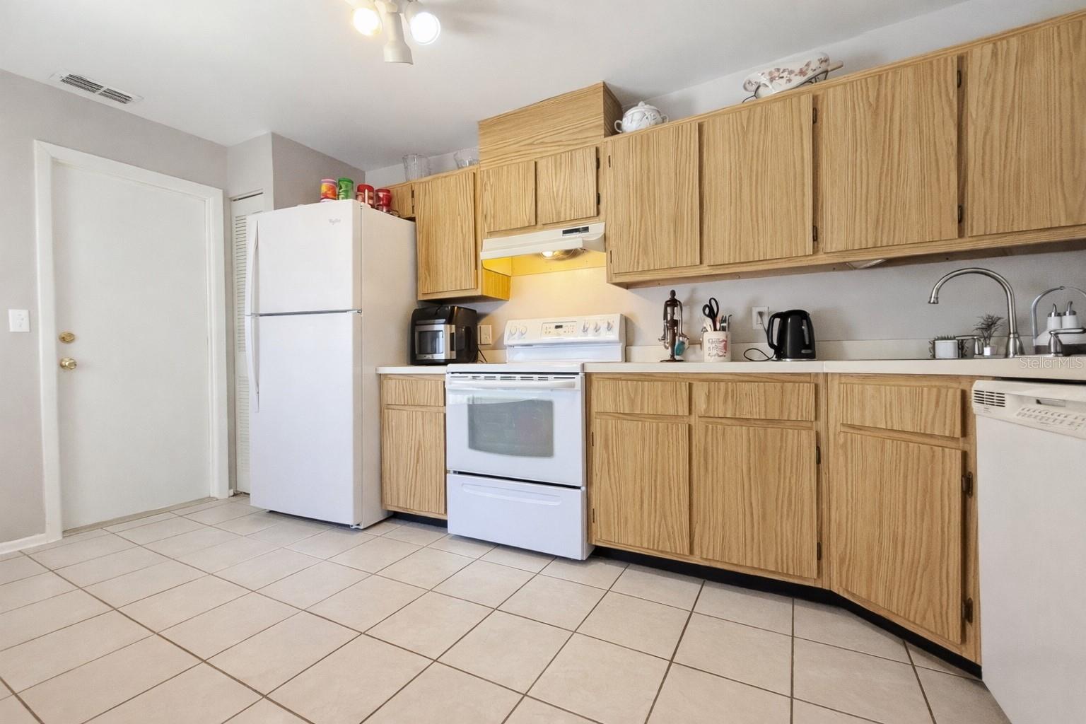 Image 14 of 28 For 177 Hill Street