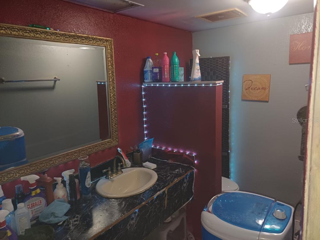 Image 4 of 4 For 8421 Orange Blossom Trail 411