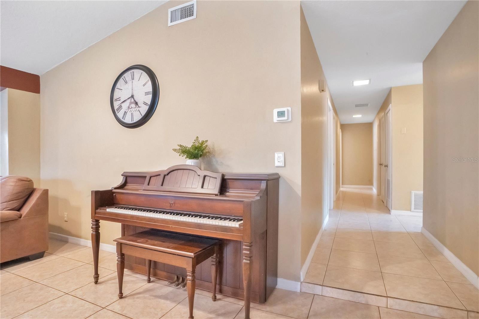 Image 25 of 45 For 361 Violet Dell