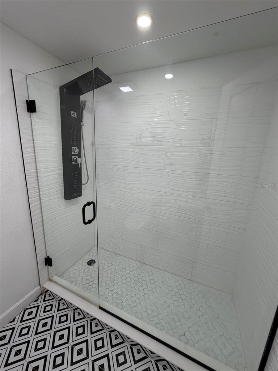 Image 9 of 15 For 1100 Murdock Boulevard