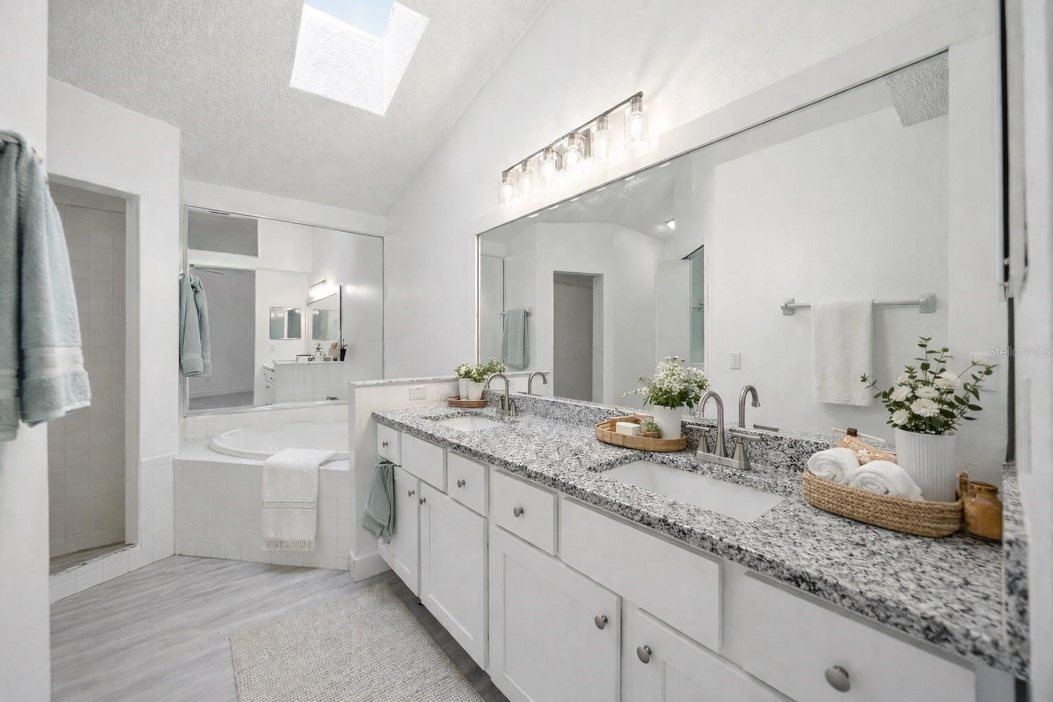 Image 10 of 21 For 7151 Edgewater Shores Court