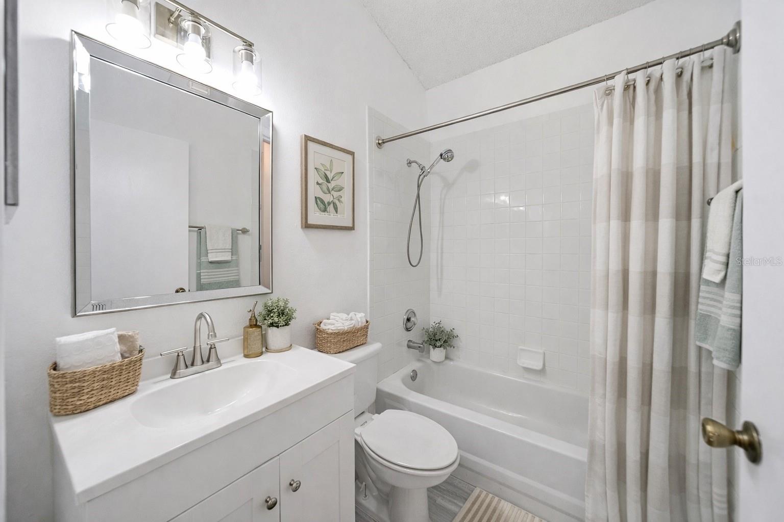 Image 17 of 21 For 7151 Edgewater Shores Court