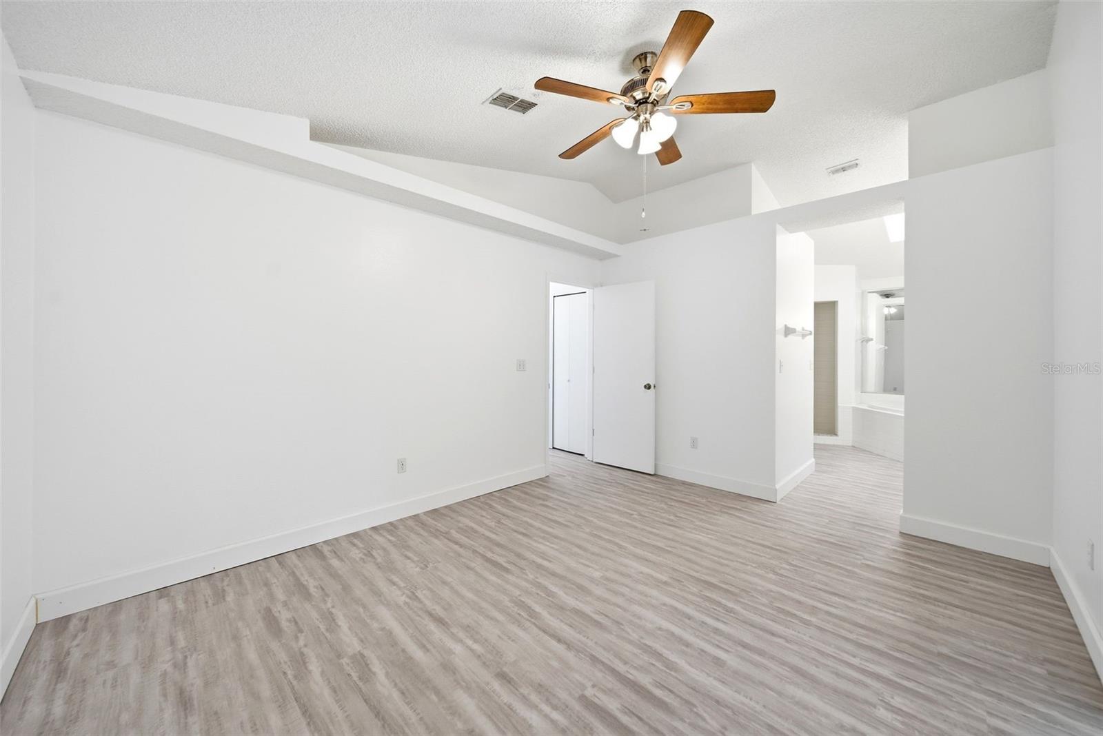 Image 9 of 21 For 7151 Edgewater Shores Court