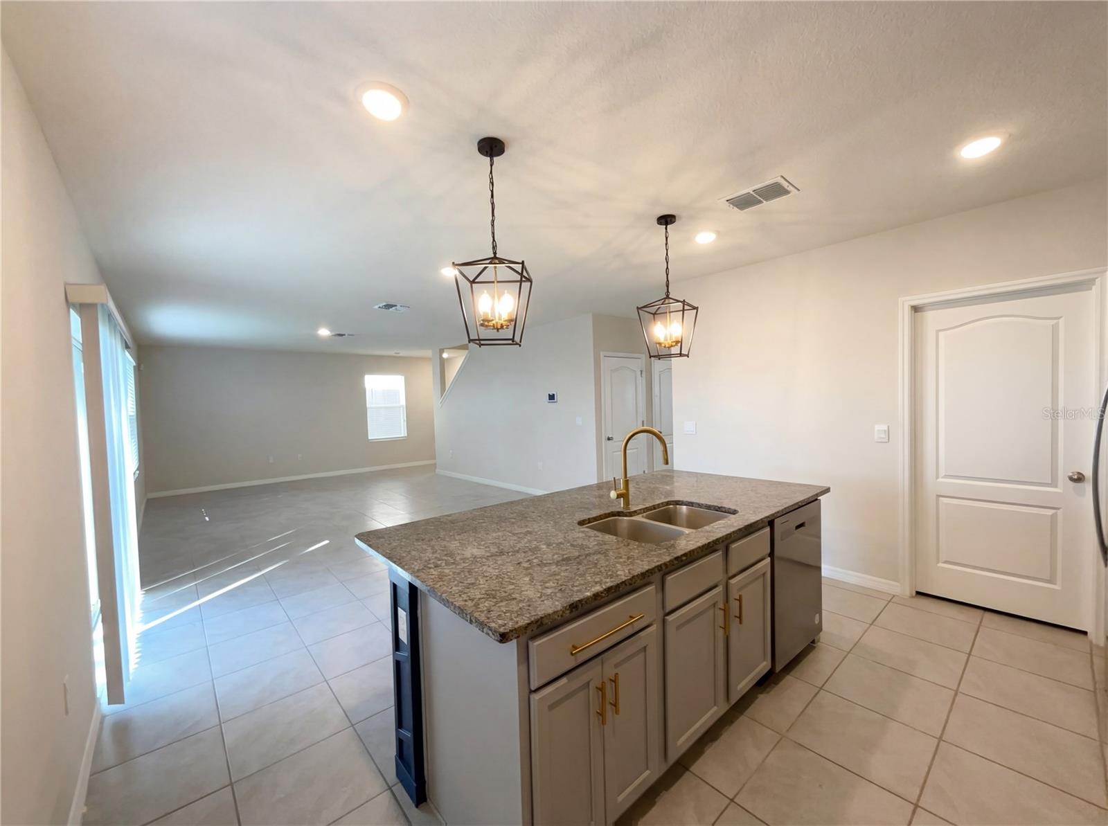 Listing photo id 9 for 11327 Amber Ridge Drive