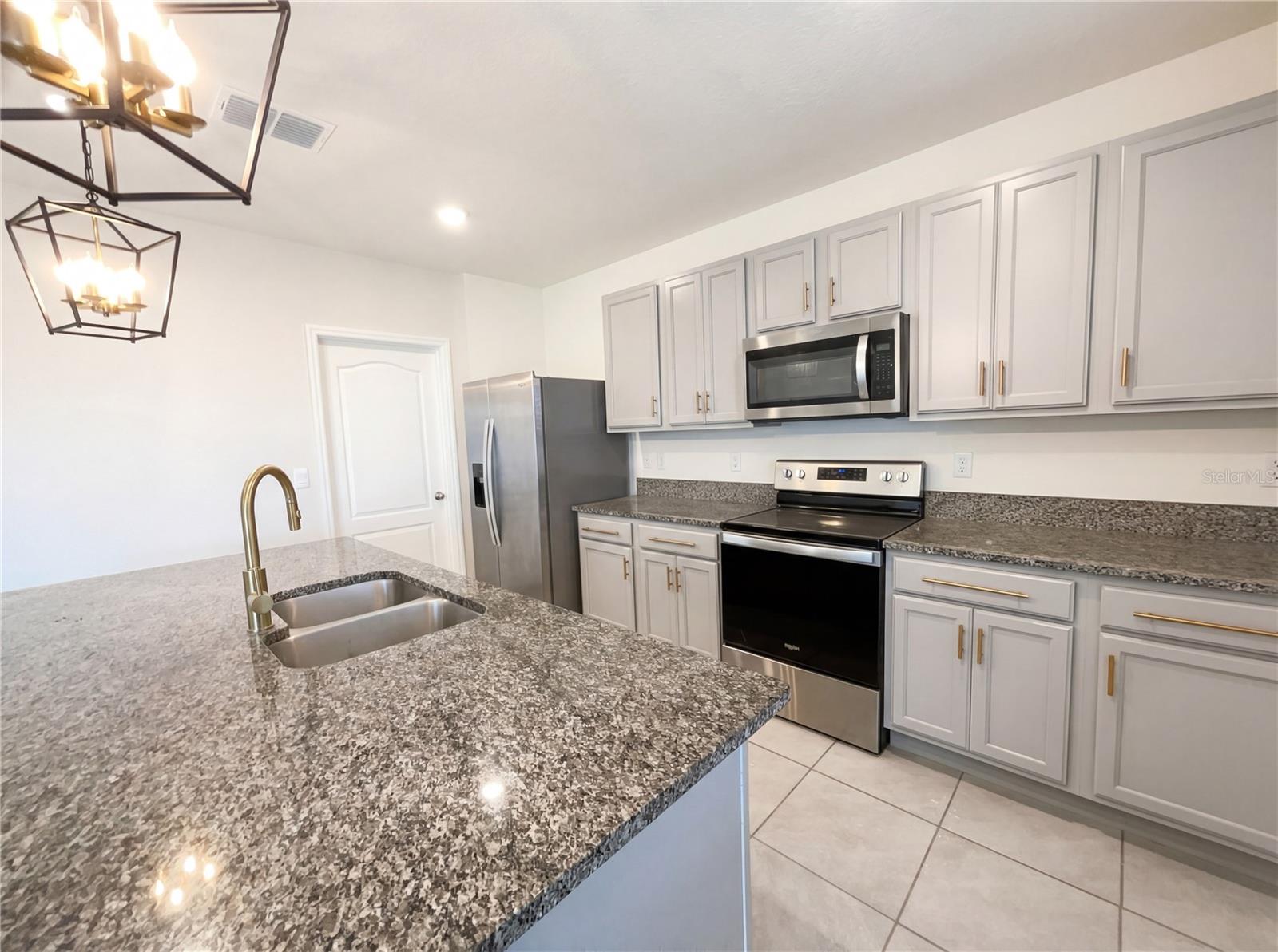 Listing photo id 10 for 11327 Amber Ridge Drive