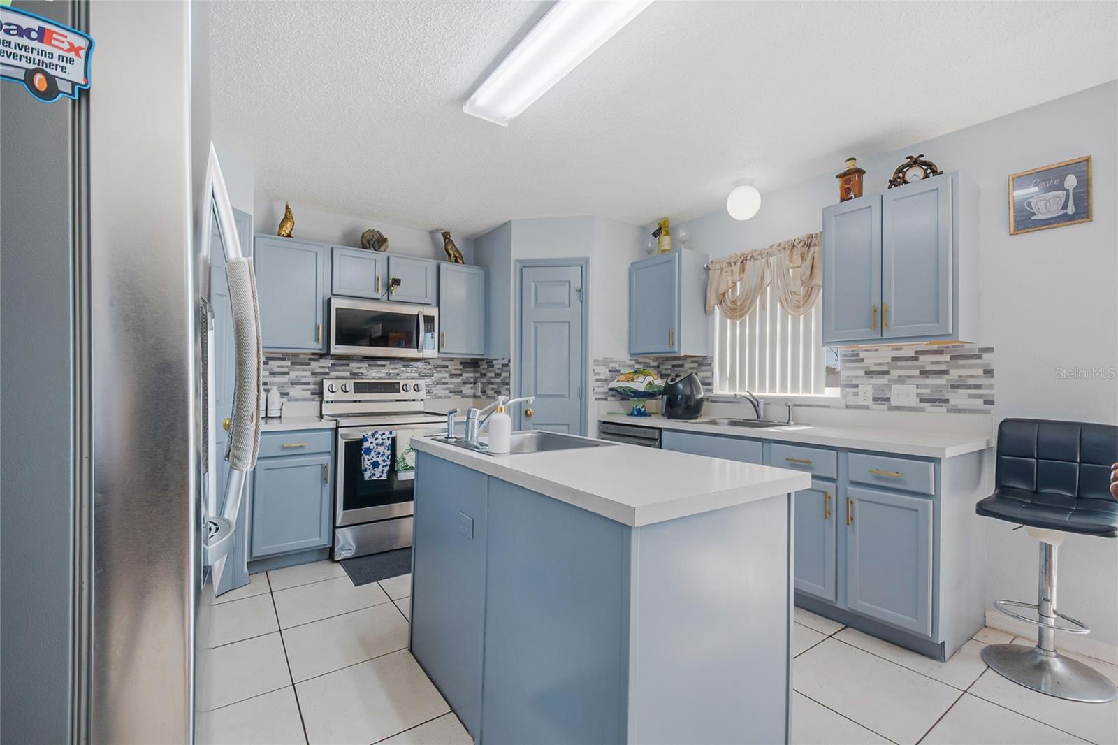 Image 12 of 36 For 6 Alicante Court