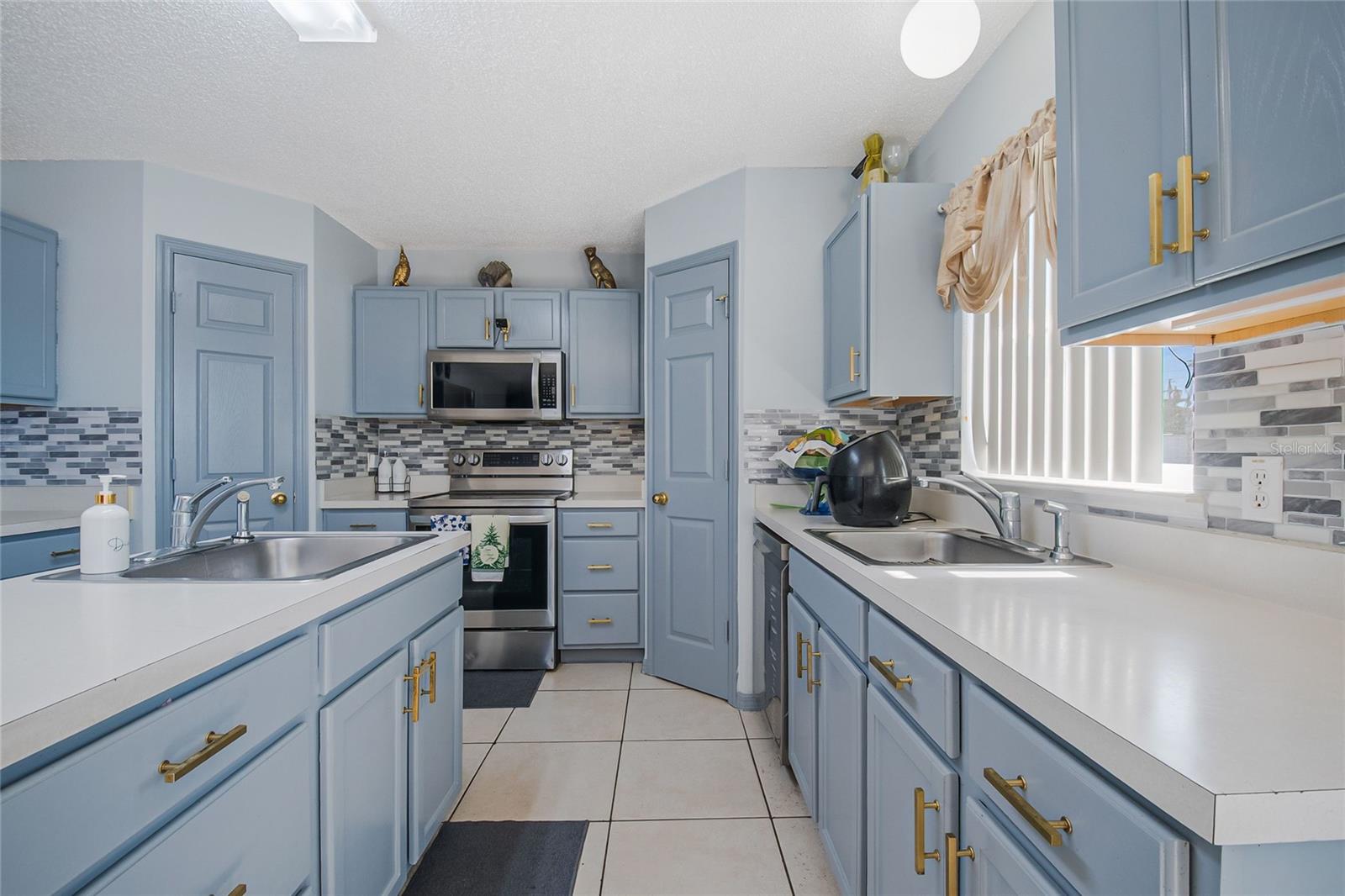 Image 14 of 36 For 6 Alicante Court