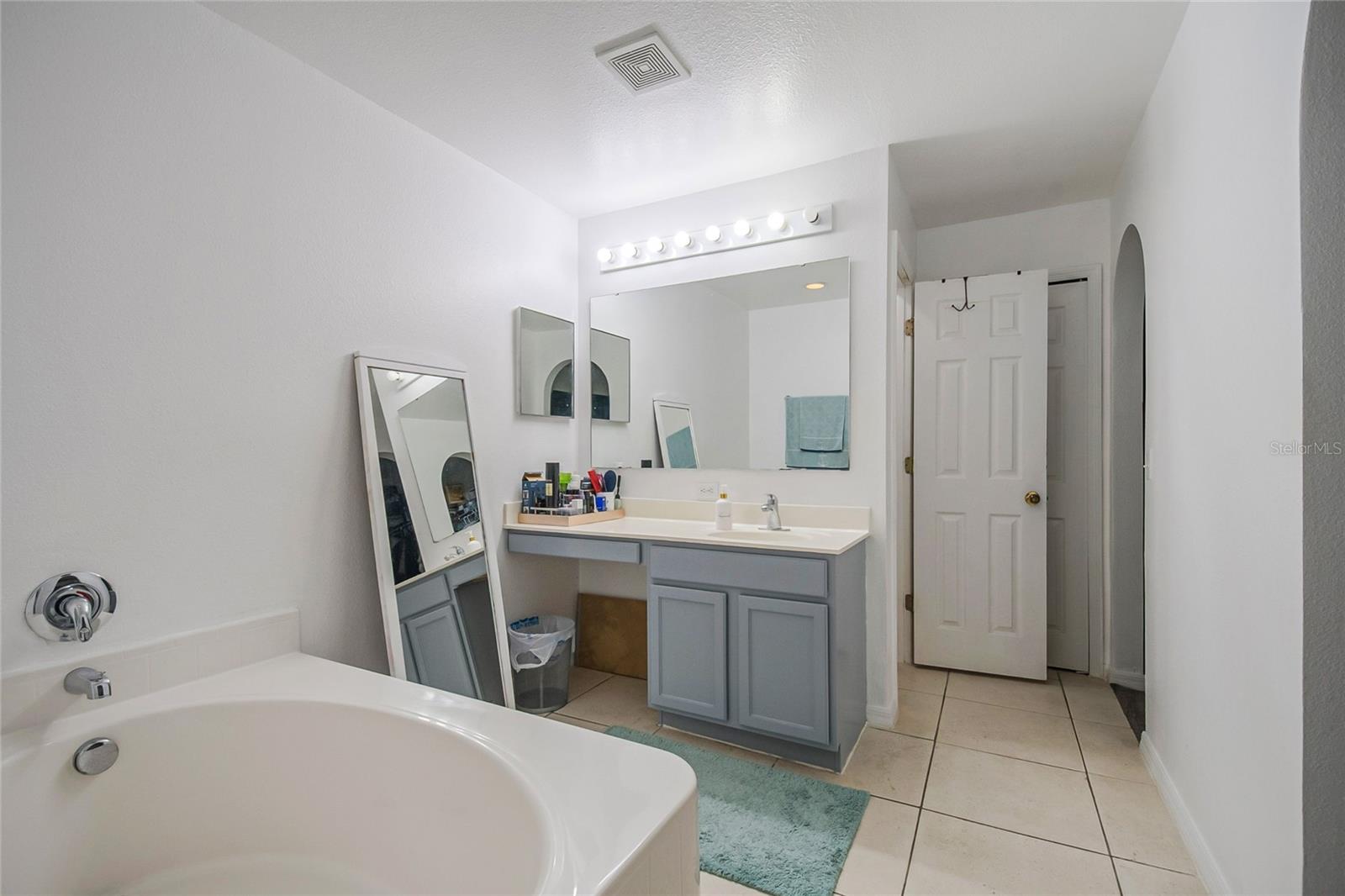 Image 23 of 36 For 6 Alicante Court