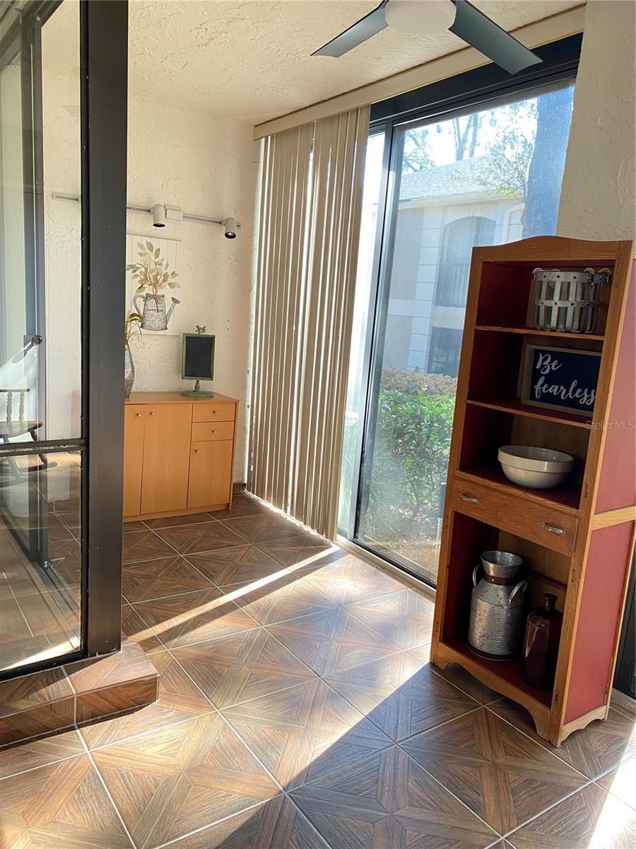 Image 11 of 82 For 1055 Kensington Park Drive 808