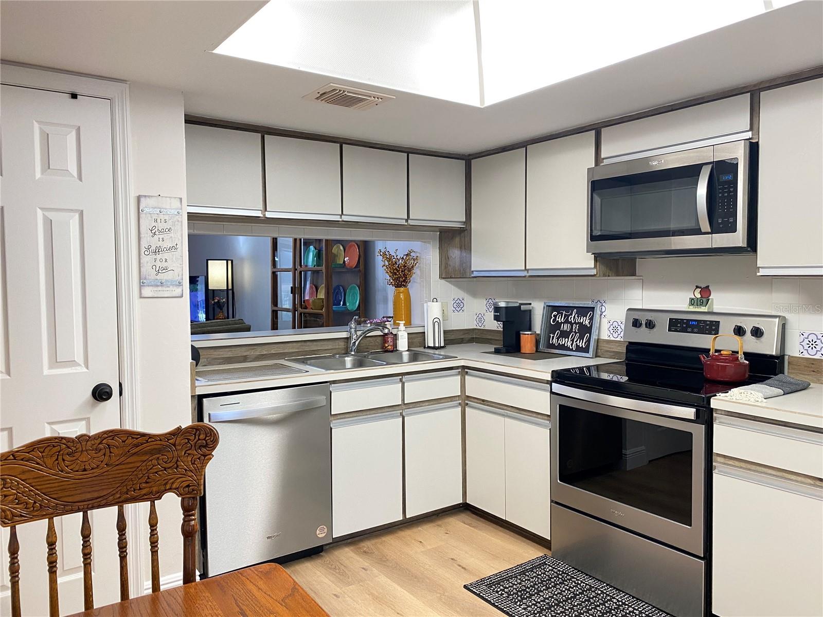 Image 13 of 82 For 1055 Kensington Park Drive 808