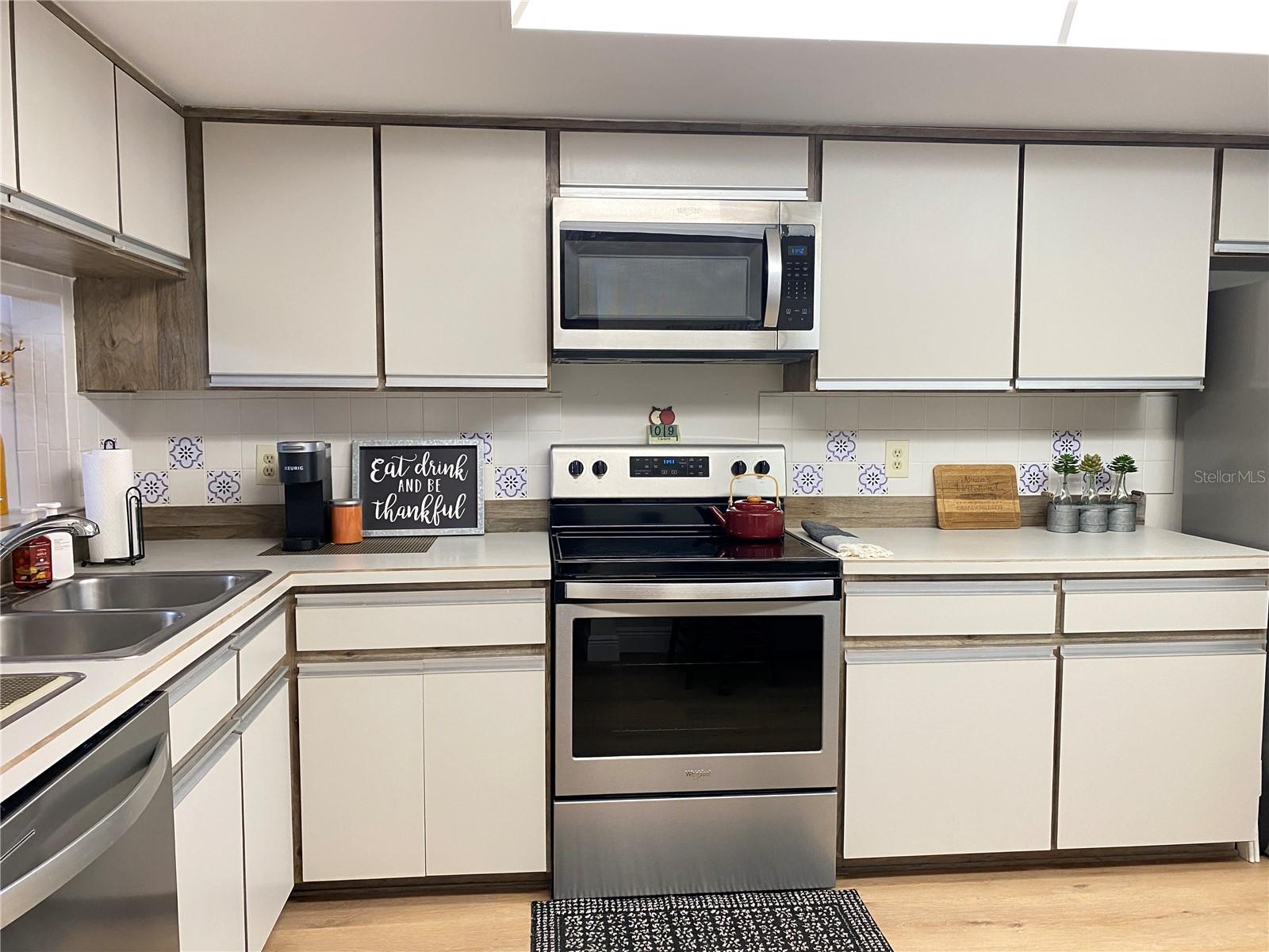 Image 15 of 82 For 1055 Kensington Park Drive 808