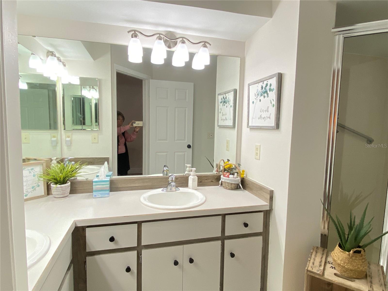 Image 23 of 82 For 1055 Kensington Park Drive 808