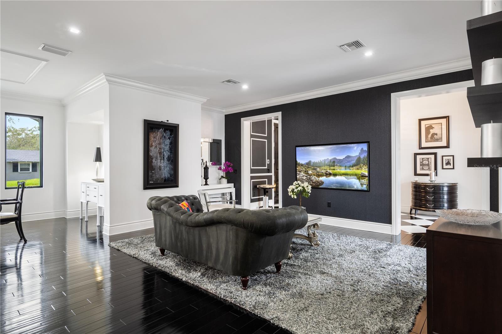 Image 8 of 52 For 1581 Forest Avenue