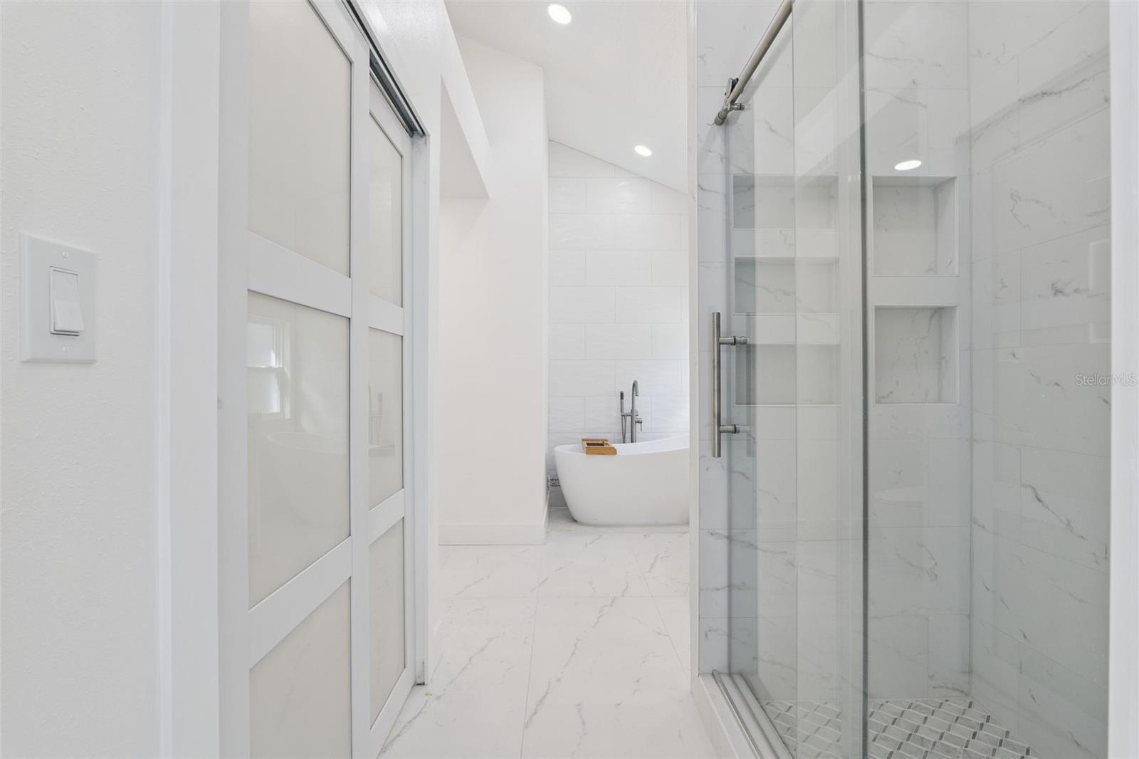 Image 18 of 49 For 649 Remington Oak Drive