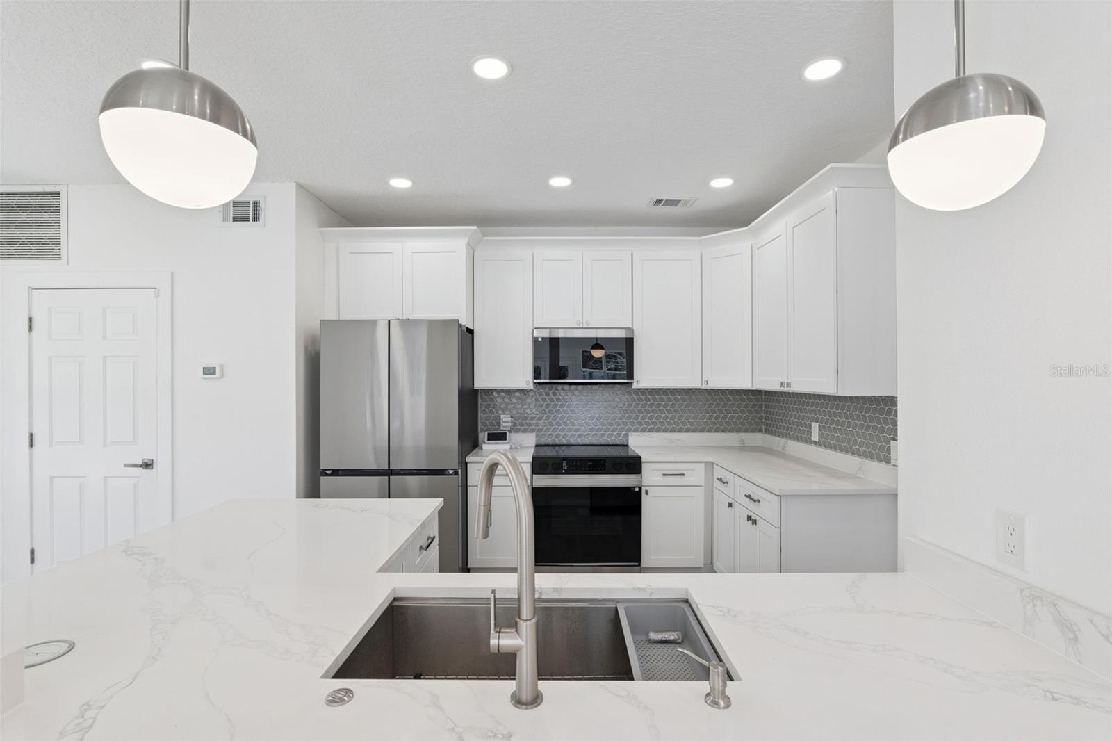 Image 6 of 49 For 649 Remington Oak Drive