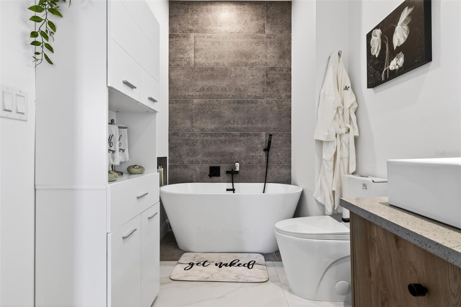 Image 43 of 69 For 11963 James Bay Drive