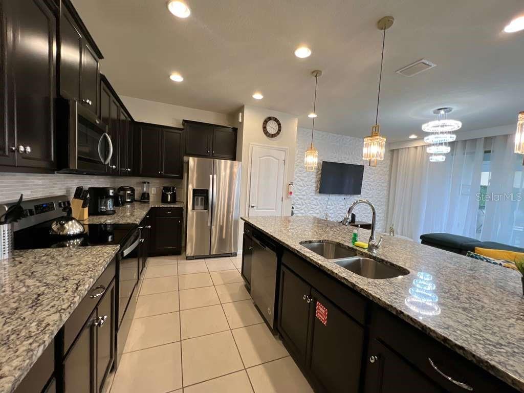 Image 5 of 35 For 2458 Dubai Street