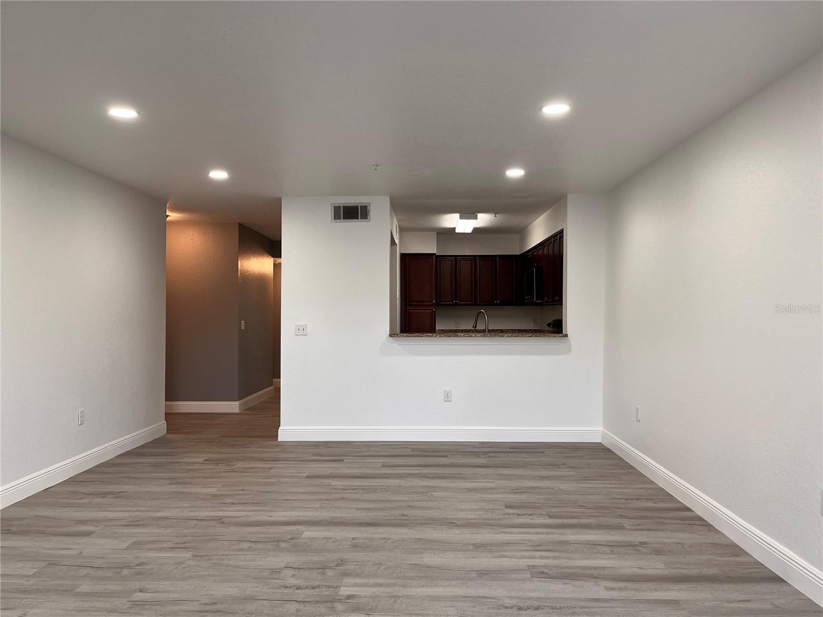 Image 10 of 22 For 13838 Fairway Island Drive 1412