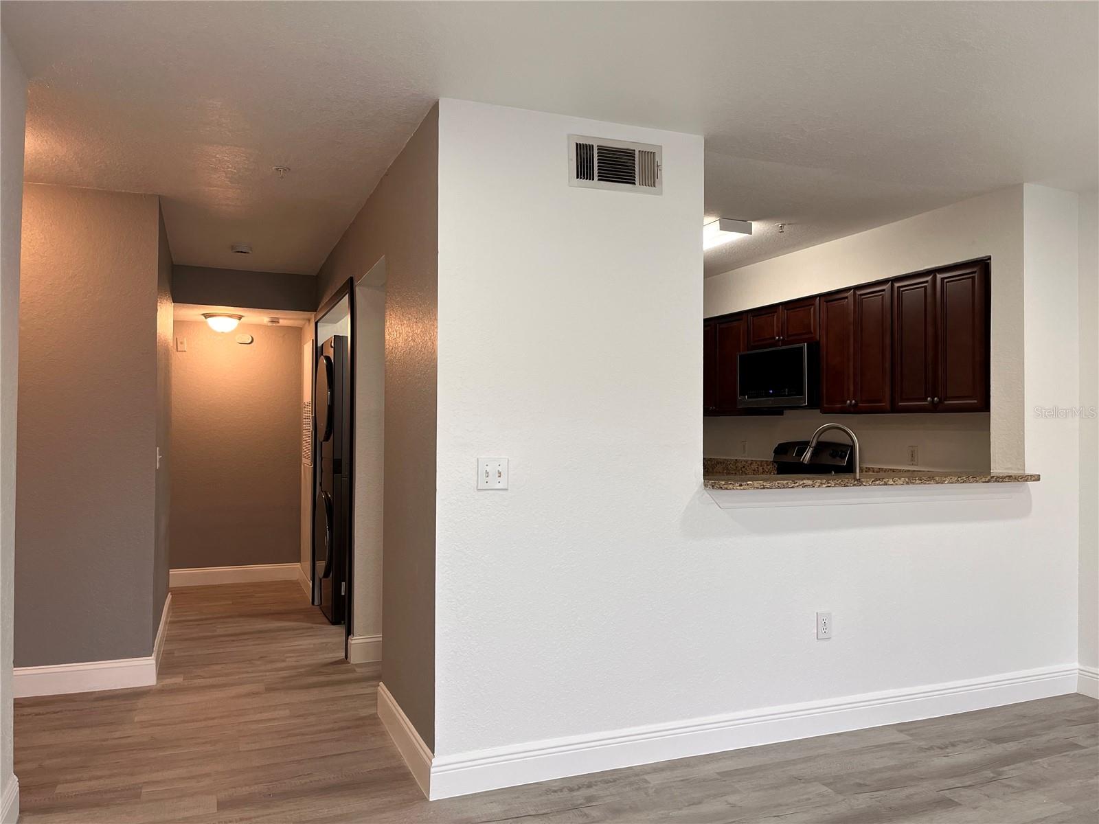 Image 11 of 22 For 13838 Fairway Island Drive 1412