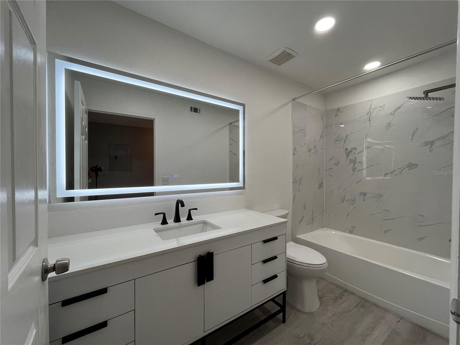 Image 12 of 22 For 13838 Fairway Island Drive 1412