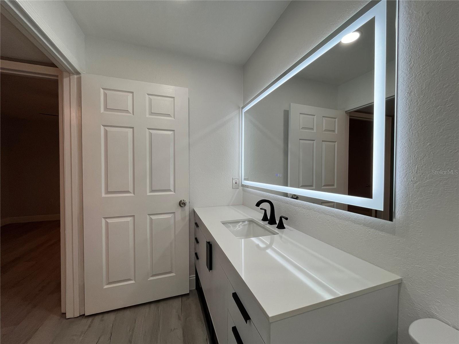 Image 14 of 22 For 13838 Fairway Island Drive 1412