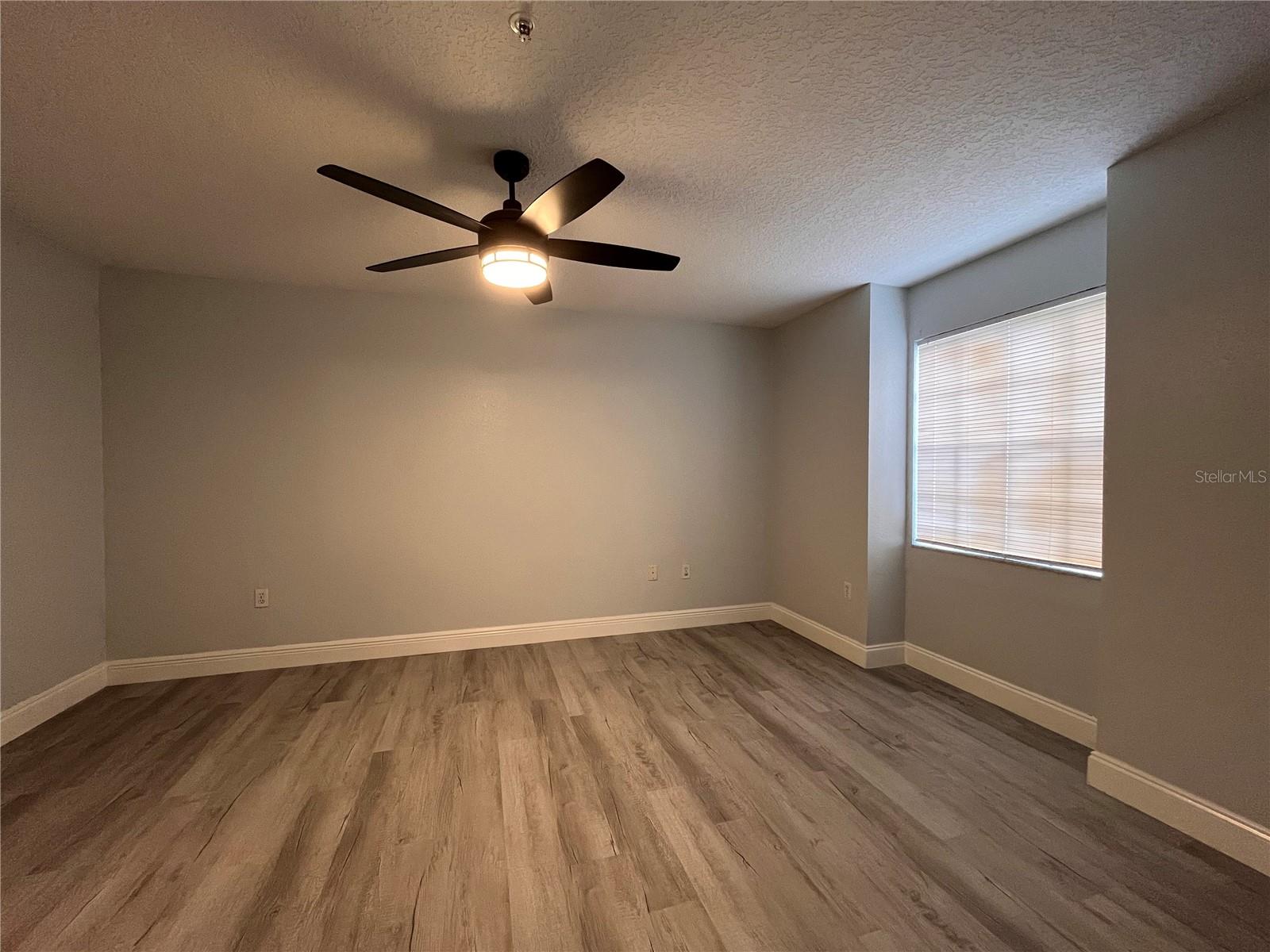 Image 15 of 22 For 13838 Fairway Island Drive 1412