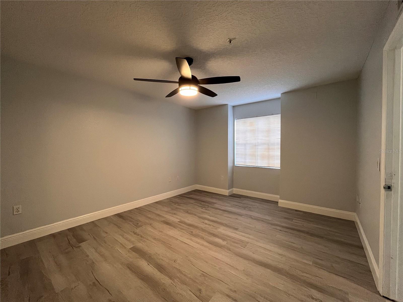 Image 17 of 22 For 13838 Fairway Island Drive 1412