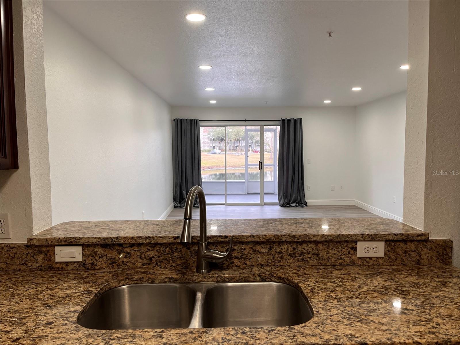 Image 5 of 22 For 13838 Fairway Island Drive 1412