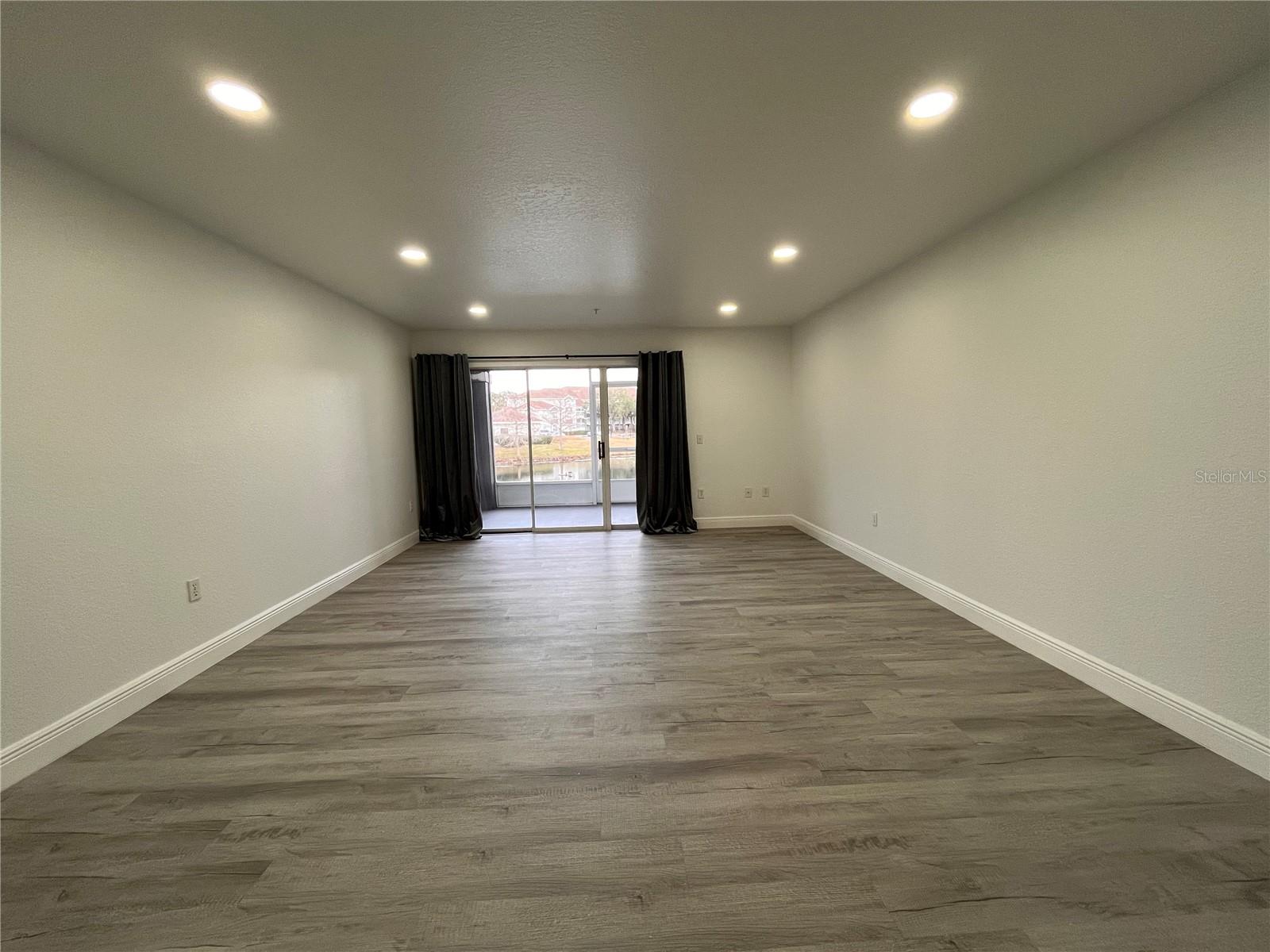 Image 8 of 22 For 13838 Fairway Island Drive 1412