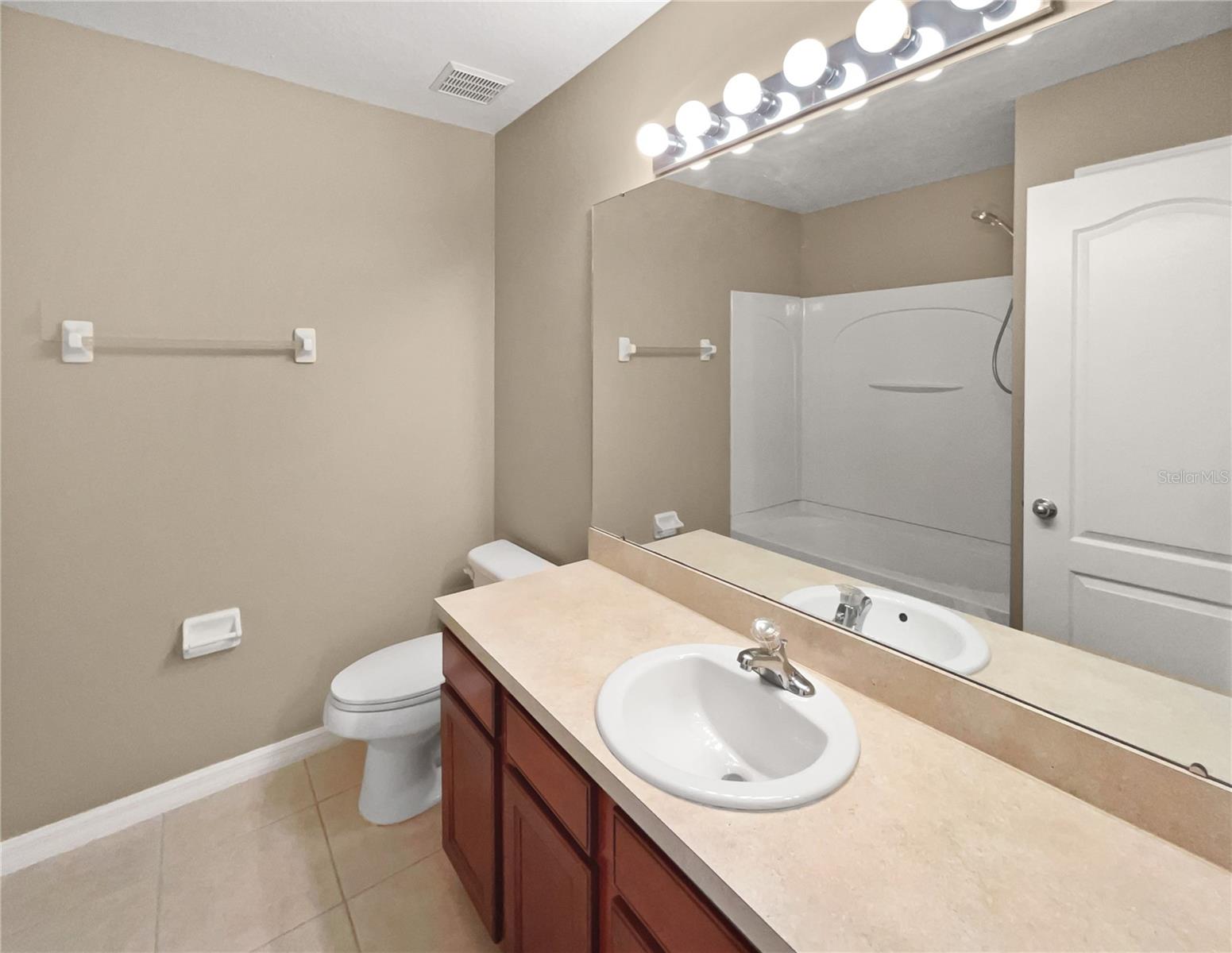 Image 20 of 27 For 2840 Grasmere View Parkway