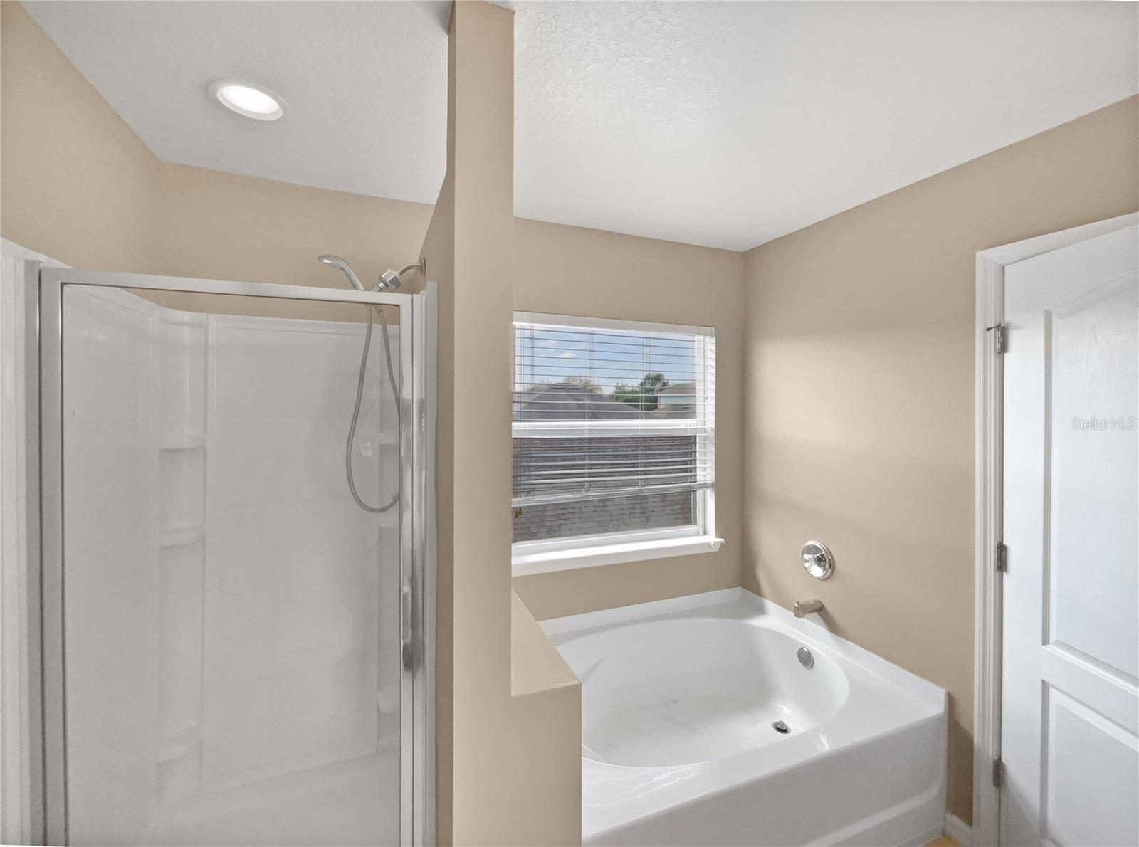 Image 23 of 27 For 2840 Grasmere View Parkway