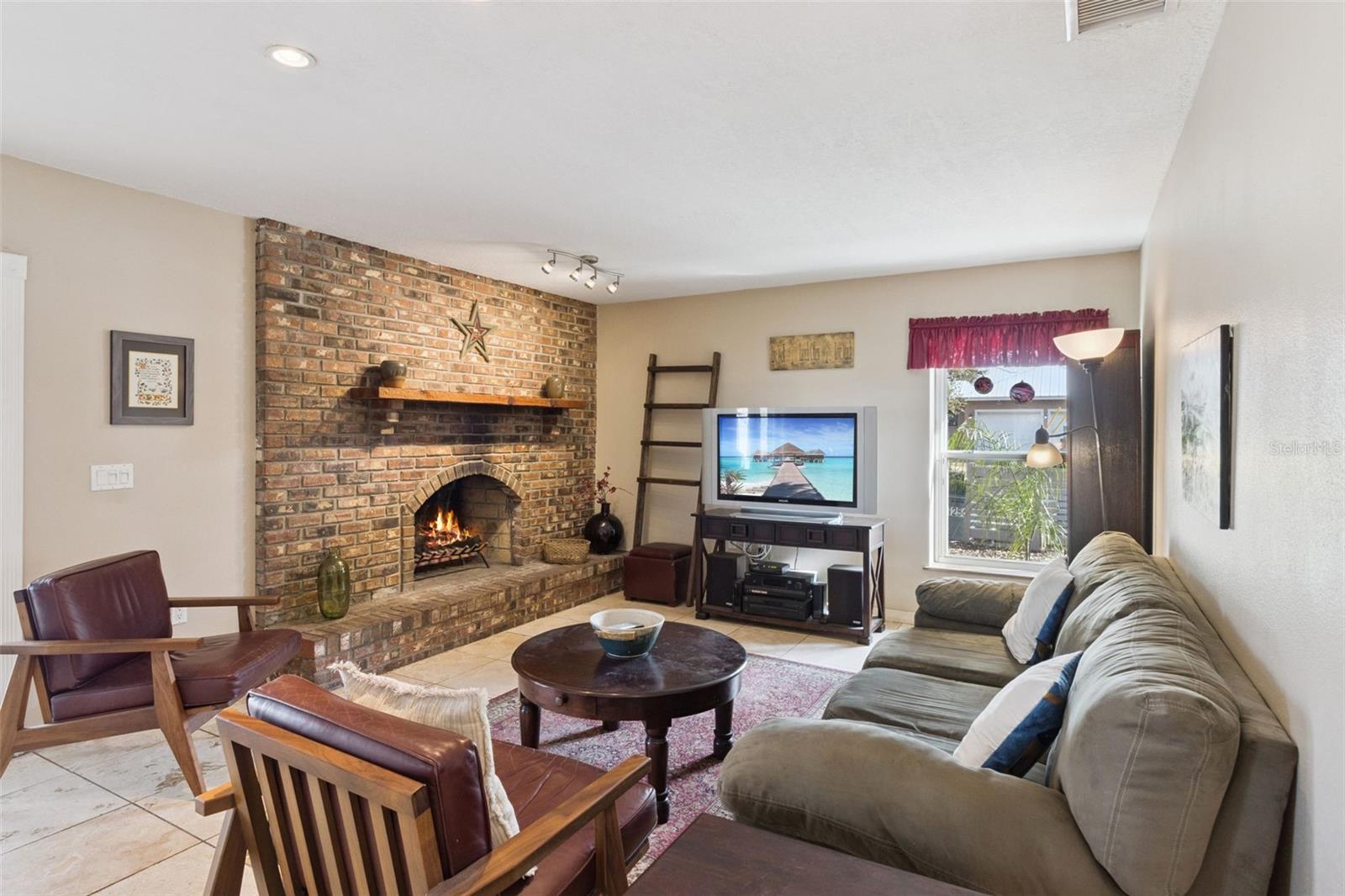 Image 7 of 41 For 1256 Center Street